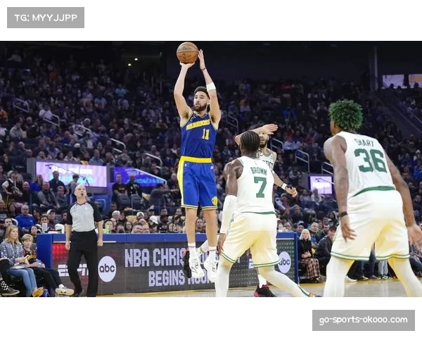 枫叶队防守体系紧凑度提升 客场逆转星队展现战术执行力