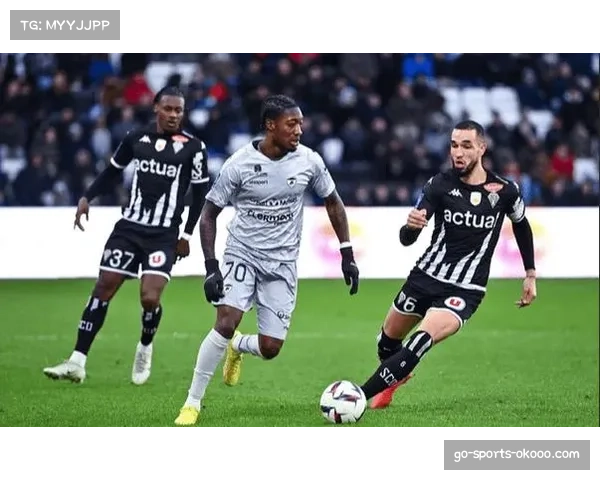 朗斯控球率超六成主导比赛 昂热防守落位迟缓连丢五球